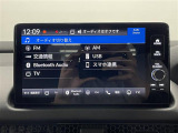 【Honda Connect対応】専用アプリをスマートフォンにダウンロードすることにより、離れた場所からエアコンを操作したり、クルマの位置情報を確認することができます。