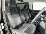 高いホールド性で運転姿勢が安定します。長距離ドライブでも疲れにくいのが魅力です。快適なドライビングライフをお送りください♪