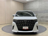 お車購入のポイントとなるフロントマスクです。上質で迫力あるデザインですね☆☆