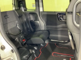後席をはね上げれば、「もうひとつの荷室」が生まれます。