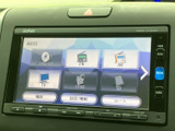 DVD/CDやラジオなど、利用できる音源が画面上に並び、選択肢を把握しやすい表示です。普段よく使う音楽ソースを選びやすく、車内での時間を快適に彩ります。