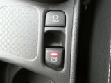 電動パーキングブレーキを搭載。スイッチ操作でパーキングブレーキを作動・解除することができるので操作の力が不要です。