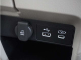 ◆USB入力端子◆USB接続、スマートフォンの充電等にも便利なUSBチャージャー使いやすい場所に装備されています。