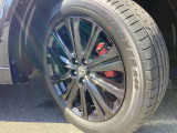 純正19インチアルミホイールでスタイルバッチリ!225/55R19タイヤです
