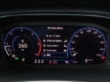 メーター中央部分には、各種安全装備の表示もできます。走行距離は車両移動で若干走行が延びることがございますこと予めご了承ください