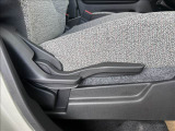 運転する人の体格に合わせてシートの角度や高さを細かく調節することができ便利です。