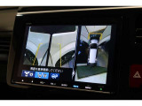 ★マルチビューカメラシステム★ギヤをRに入れるとナビの画面には上空から見下ろし感覚の映像がドライバーをアシスト★