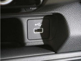 ◆USB入力端子◆USB接続、スマートフォンの充電等にも便利なUSBチャージャー使いやすい場所に装備されています。