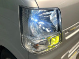 【LEDヘッドライト】悪天候や夜間走行時も良好な視界を確保し安心して運転できる高輝度LEDヘッドライトを装備!点灯速度が早く、消費電力も抑えられています。