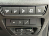【ドライビングポジションメモリー】運転席シート位置などを記憶させることができます。運転交代の際もストレスフリーですね♪