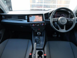運転に必要な情報をメーター内に集約し、ドライバーの安全で快適な運転に寄与するアウディバーチャルコックピット。