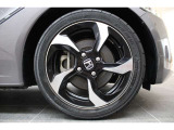 純正のアルミホイールが足元を飾ります!タイヤサイズはF:165/55R15 R:195/45R16でございます。