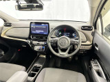運転席まわりです。 各操作スイッチは使いやすい位置に配置されてます。