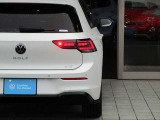 【バックフォグ】Volkswagenの車両は全車「バックフォグ」が装備されております!夜間走行や雨・霧で視界が悪い天候でも後方を走る車両に自車位置を知らせることができる安全装備となっております!