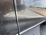 運転席ドアに擦れ跡があります。