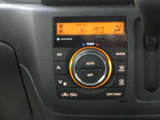 オートエアコンでお好みの温度になり、運転に集中できます。