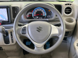 インテリアに合わせたデザインのステアリングは、運転される方のことも考え、運転しやすい形状、大きさです。是非一度、実際に触ってお確かめください。