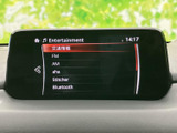 FM・AMラジオやBluetoothなど、利用できる音源が画面に並びます。聴きたい音源を一覧から選びやすく、通勤やお出かけの時間に合わせて車内の音楽環境を整えられます。