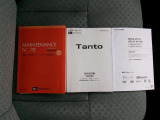 メンテナンスノート・保証書、車両取扱説明書・ナビゲーション取扱説明書です。取扱説明書があると操作が分からないときに便利ですね!