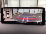 狭い場所での駐車やすれ違いなどでより的確な運転操作に役立つ360&deg;ビューモニターが装備されています。