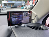 向かい側にサービス工場完備。車検・メンテもお任せください!