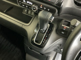 発進時から滑らかに加速する無段階変速のCVTはストップ&ゴーの多い街の中も快適です