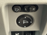 電動格納ミラーを装備しており、車内からワンタッチでミラーの開閉が可能です。