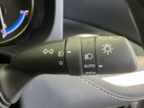 方向指示やライトに関する表示が見やすく、必要な操作を手元で行えるレバーです。表示を確認しやすい配置で、日常の運転をスムーズにサポートします。