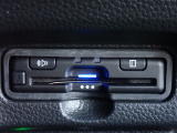 ■【ETC車載器】が装備されています。セットアップをしてお渡しとなり、ETCカードを差し込むだけで高速道路の利用が可能です。