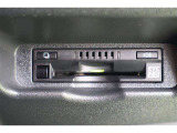 ゲート通過もスムーズなボイスタイプのETC2.0搭載です。今やマストアイテムですね。納車前には使用できるようにセットアップをさせていただきます。ETCカードの取扱もしておりますのでご相談くださいね。