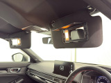 【あると便利な装備】運転席・助手席サンバイザー内側ライト付きミラー+マップランプが装備されています