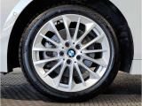 【BMWアロイホイル】軽量かつ強度に拘ったアロイホイル。走行性能ポテンシャルを引き出す設計。車の足元を引き締めてくれる大きなポイントはアロイホイルです。