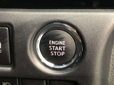 エンジンスタートスイッチです。キーが車内にあれば、エンジンの始動や停止はスイッチを押すだけ!キーを取り出す手間を省き、ワンプッシュで操作できるので簡単でスムーズです。
