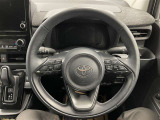 快適な操作性の運転席、ハンドルも綺麗に清掃済みです!もちろん安全を守るエアバッグも装備しているので安心してお乗りいただけます(^^)