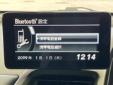 Bluetoothの設定画面から携帯電話の登録や選択ができ、接続状況を画面で確認できます。表示項目が整理されているため、必要な設定を見つけやすい操作画面です。