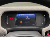【ホンダセンシング】走行中に前方の車両等を認識し、衝突しそうな時は警報とブレーキで衝突回避と被害軽減をアシスト。より安全にドライブをお楽しみいただけます。