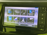 テレビやディスク、音楽、ラジオなどの項目が画面に並び、利用したいメディアを選びやすい構成です。表示が整理されており、日常の操作をスムーズに行えます。