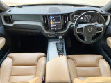 XC60 T5AWDインスクリプション 入庫です!サンルーフ、高音質スピーカーや、茶革シート、シートヒーターなどの快適装備が盛り沢山♪もちろんボルボが誇る安全装備も多数搭載されています!