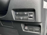 【電動スライドドア】スライドドアなので狭い駐車場などでもぶつける心配が減り、安心ですね。