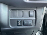 両側オートスライドドアはとっても便利な装備です。運転席から指一本で開閉できるので雨の日のお迎えなど重宝しますよ。