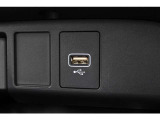 USBジャックも装備されているので、スマートフォンなどの充電もラクラクですね♪