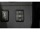 運転席には寒い日の肩や腰、冷えやすい下肢を温めてくれるシートヒーターが付いております!