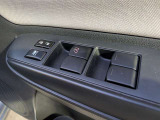 パワーウィンドウのスイッチですよ。運転席に居ながら窓を開け閉めのコントロールできます。