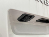 【バックカメラ】 対応モニターを装着することで、駐車時に車両後方の様子を見ることができます。