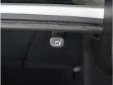 【親切丁寧なスタッフ】お車の知識がなくても大丈夫です。当店の専門プロスタッフがお答えいたします。車両についてはもちろん、アフターや保険などもお気軽に問い合わせください。