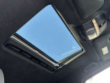 メルセデス・ベンツの定める厳しい基準をクリアしたお車のみをご案内させて頂きます。納車前整備はメーカー規定に基づき最大100項目にも及ぶ点検を熟練のメカニックによって行いご納車させて頂きます。