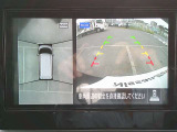 空から見下ろすような視点で、スムーズな駐車と安全確認をサポートする「アラウンドビューモニター」付です。