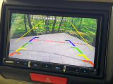 【バックカメラ】駐車時に後方がリアルタイム映像で確認できます。大型商業施設や立体駐車場での駐車時や、夜間のバック時に大活躍!運転スキルに関わらず、今や必須となった装備のひとつです!
