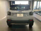 誰が見ても「あッJeepだ」とわかるデザインになっております。