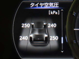 タイヤ空気圧警報装置を装備しております。